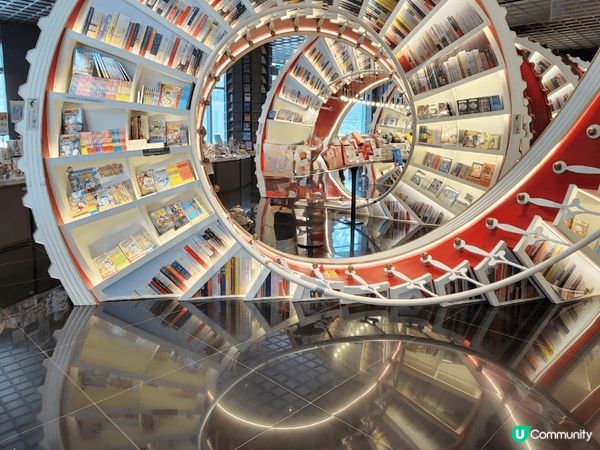 深圳歡樂港灣的鍾書閣，既cyber又有趣，激發攝影創作。錦繡...