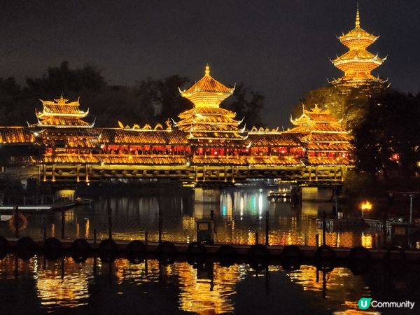 深圳歡樂港灣的鍾書閣，既cyber又有趣，激發攝影創作。錦繡...