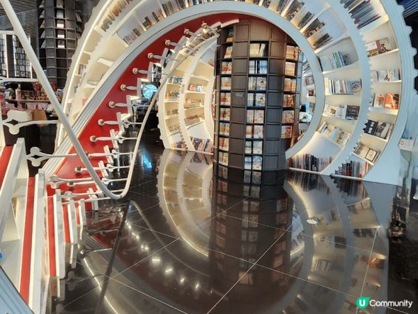 深圳歡樂港灣的鍾書閣，既cyber又有趣，激發攝影創作。錦繡...