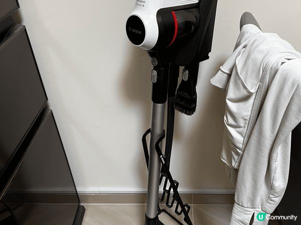 我要介紹既係空調擋風板，抽濕機同埋吸塵機