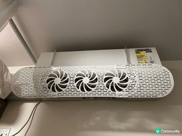 我要介紹既係空調擋風板，抽濕機同埋吸塵機