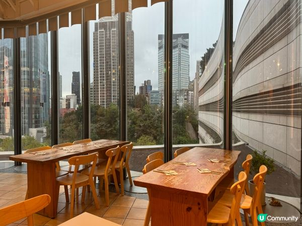 尖沙咀高質Cafe 木質溫暖，城市光影 ✨  Ukiyk