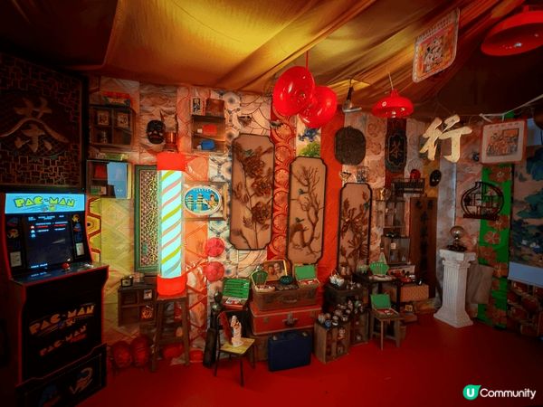 我會介紹油街玻璃屋黃金遊樂場. 內裏陳設好似時光倒流, 有好...