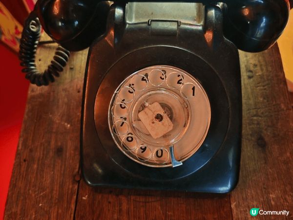 我會介紹油街玻璃屋黃金遊樂場. 內裏陳設好似時光倒流, 有好...