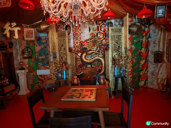 我會介紹油街玻璃屋黃金遊樂場. 內裏陳設好似時光倒流, 有好...