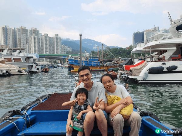 澳門是一個綠化的城市，處處可見綠樹林蔭的街道和繁花錦蔟的公園...