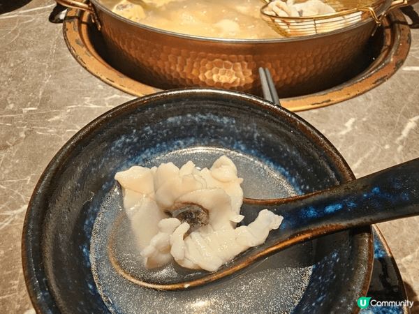 朋友極力推介，就去試試吧！環境寬敞，侍應會作簡單介紹及代涮第...