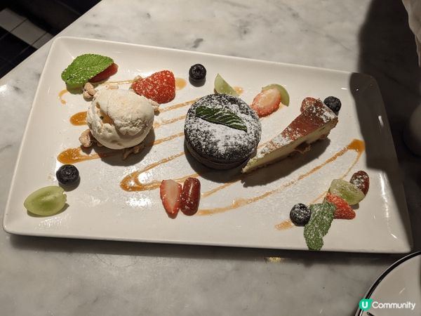 好鐘意食Pizza express既pizza，又薄又脆，又...