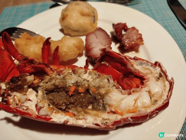 我會推介海洋公園的萬豪酒店自助餐美食, 因為質素高, 而且價...