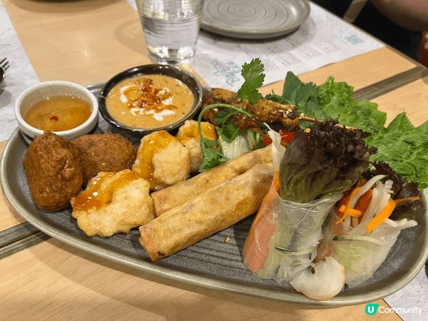 呢間位於商場內既泰菜，都算坐得舒服，食物質素亦唔錯～ 最鍾意...