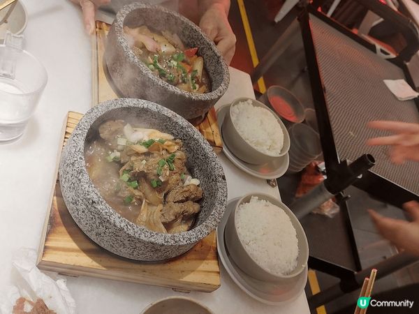 韓式牛肉炒粉絲好惹味，粉絲滑嘟嘟又有Q彈，雞扒石頭窩飯香噴噴...