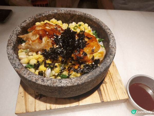 韓式牛肉炒粉絲好惹味，粉絲滑嘟嘟又有Q彈，雞扒石頭窩飯香噴噴...