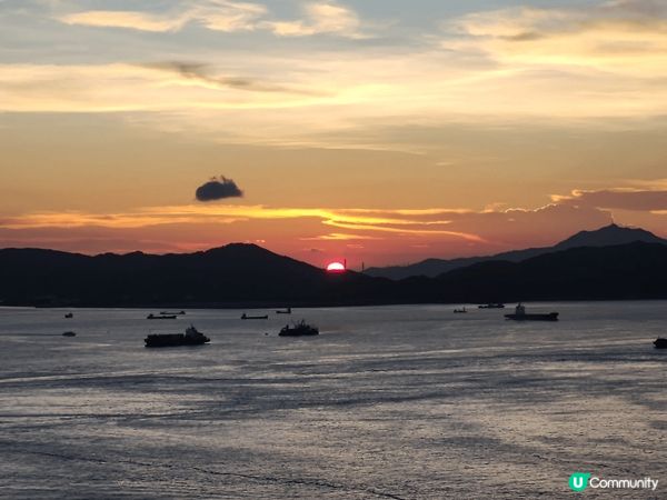 位於香港島堅尼地城新海旁的日落美景，是難得的海景、更是 “打...