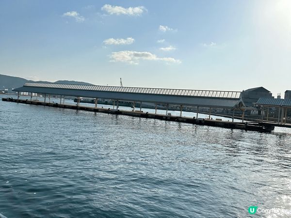 係高松去小豆島是坐船去的。我坐高速船大約35分鐘就到。坐這船...