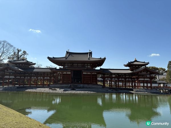 宇治的平等院，是古代的日本建築，正面看好像一隻展翅的鳳凰，非...