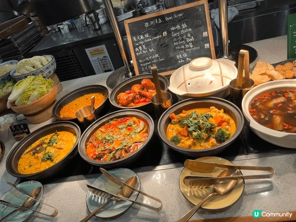 係逸東輕輕鬆鬆食自助餐，款式種類多，慢慢選慢慢食！