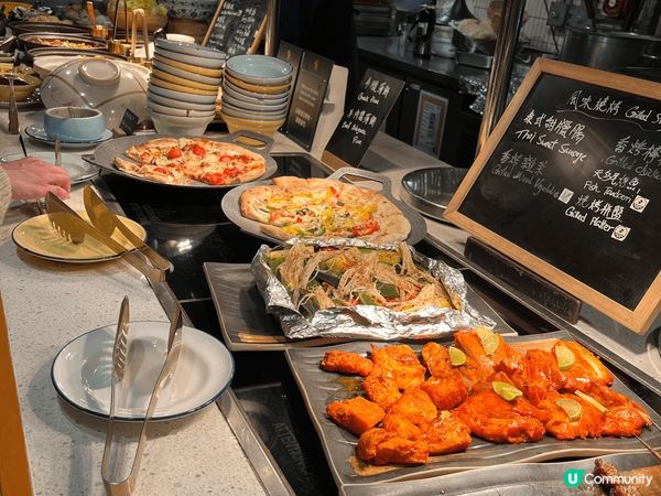 係逸東輕輕鬆鬆食自助餐，款式種類多，慢慢選慢慢食！