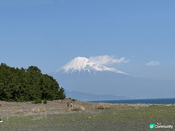 在旅行途中，當天天氣晴朗，可清楚見到富士山，忍唔位即刻拍下