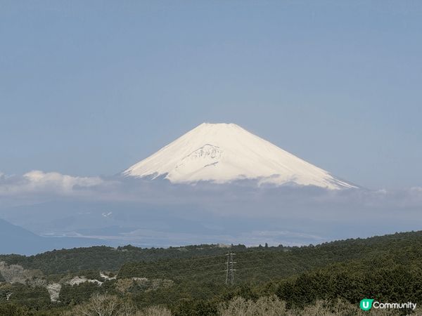 在旅行途中，當天天氣晴朗，可清楚見到富士山，忍唔位即刻拍下