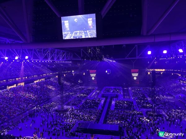 係啟德主場館等緊睇謝霆鋒出場，未開場已經好興奮舉曬機，準備久...