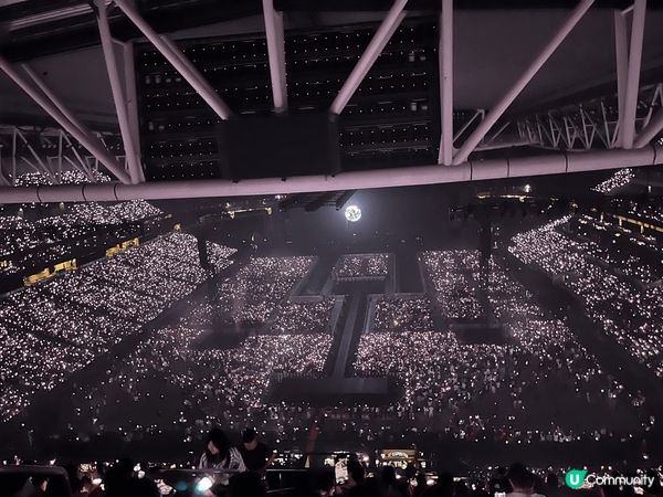 係啟德主場館等緊睇謝霆鋒出場，未開場已經好興奮舉曬機，準備久...