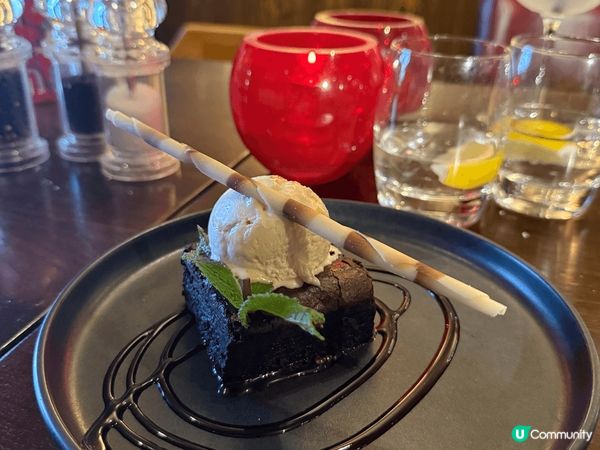 喺英國最後一日嘅晚餐！水準超高～最令人難望嘅係佢個炸薯仔🥔...