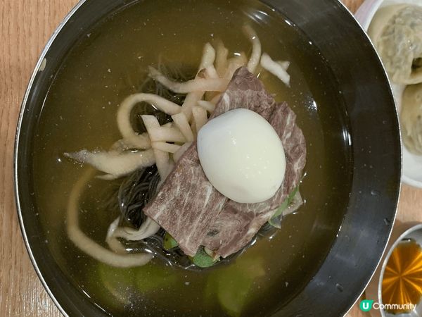 Lotte Mall (首爾）水冷麵專門店，湯底酸酸甜甜，好...