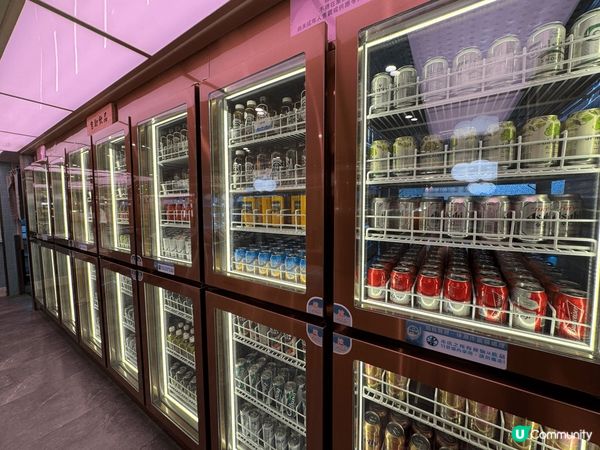 作為海鮮放題自助餐廳，呢度真係有好多甜品同飲品，好吸引