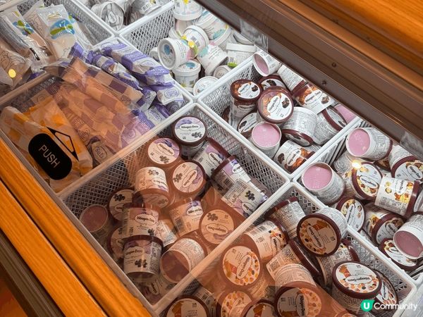 作為海鮮放題自助餐廳，呢度真係有好多甜品同飲品，好吸引