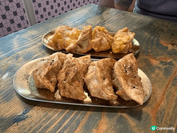 襯住放假去左長洲行下，見到呢間餃子冰室嘅口味幾特別，就入左去...