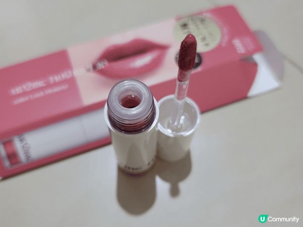 這支唇彩大推，不只是因02色上唇自然易配搭，重點是，這樣在和...