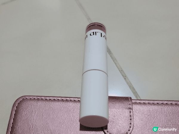 這支唇彩大推，不只是因02色上唇自然易配搭，重點是，這樣在和...