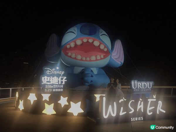 跟老婆飯後走一走浪漫一下，海港城的史迪仔派對正在進行，不論是...