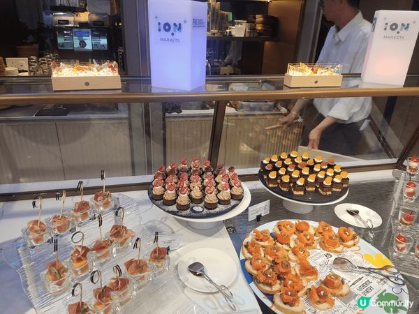 這裡是在金鐘香港公園的餐廳，餐廳走精緻路線，裏面有紅白餐酒，...