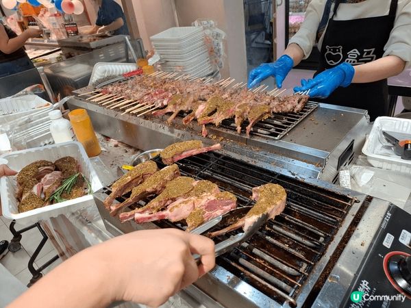 皇庭廣場嘅“盒馬鮮生”有好多美食，而我最愛嘅就係羊架，佢會有...