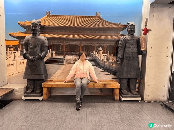 台北西門店的問鼎皇上吉祥火鍋以「宮廷盛宴」為靈感，將傳統火鍋...