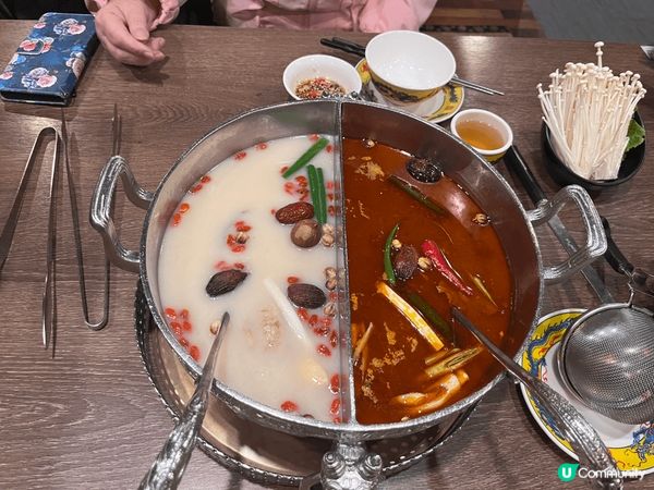 台北西門店的問鼎皇上吉祥火鍋以「宮廷盛宴」為靈感，將傳統火鍋...