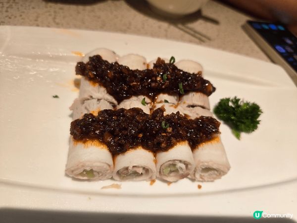 超愛上海名物，蒜泥白肉，蔴油雞，蘿蔔絲酥餅，紅油抄手，味道绝...