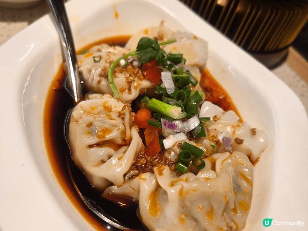 超愛上海名物，蒜泥白肉，蔴油雞，蘿蔔絲酥餅，紅油抄手，味道绝...