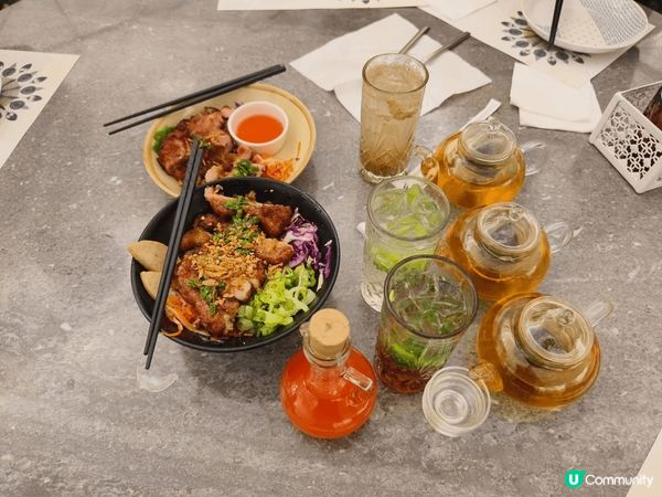 青悅越泰料理-位於香港赤鱲角機場一號客運大樓， 提供泰國及越...