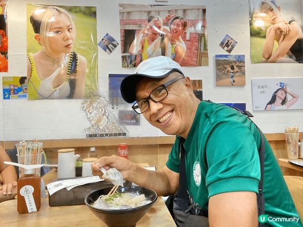 這間店餃子店的餃子美味，在旺角女人街近登打士街尾，可惜忘記了...