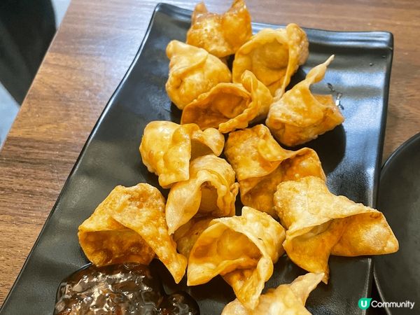 足料的水餃配上無味精嘅住家靚湯，有一種家的感覺，仲有出色嘅滷...