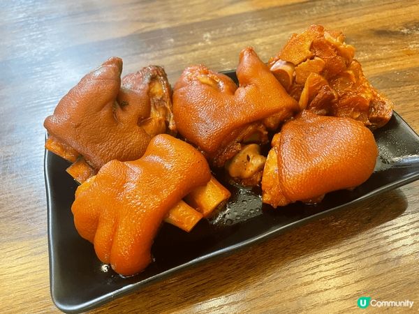 足料的水餃配上無味精嘅住家靚湯，有一種家的感覺，仲有出色嘅滷...