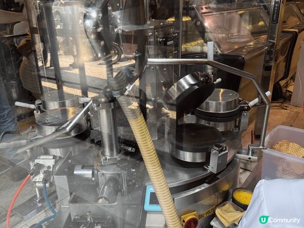 台中宮原眼科，真係好食又岩打卡。可以睇到即場整個窩夫皮，又可...