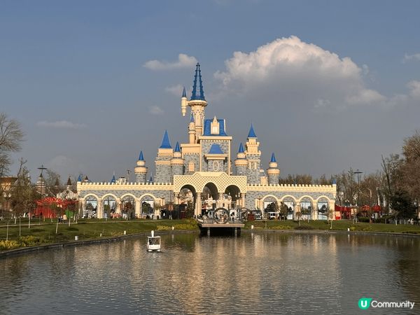 這裡是烏茲別克首都Tashkent的Magic Park,是...
