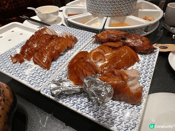 呢間羲和京致片皮鴨好食，多汁、肥瘦適中、仲有好多不同配料俾你...