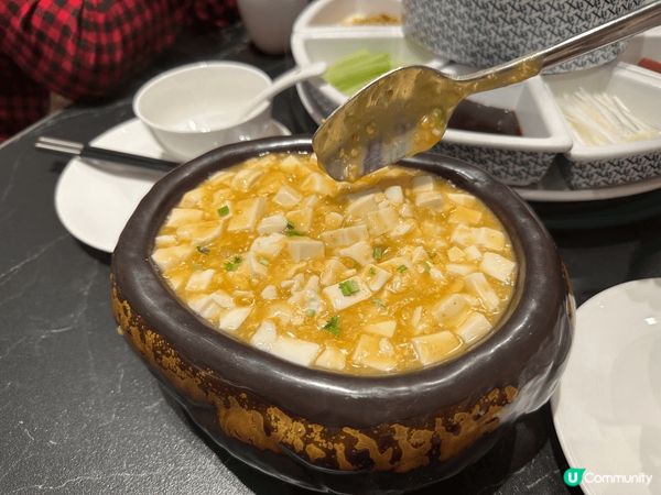 呢間羲和京致片皮鴨好食，多汁、肥瘦適中、仲有好多不同配料俾你...