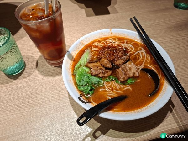 去到金仔米線，當然一定唔少得港式金仔湯金仔米線，啖啖肉少少辣...