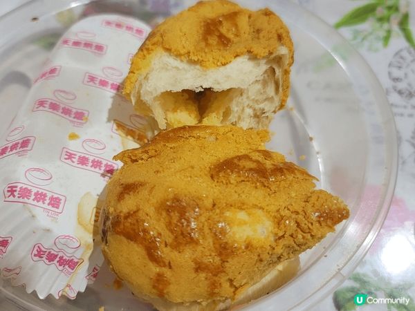 呢間天樂烘焙，真係勁好食，最代表香港食物就係呢個 菠蘿雞尾包...
