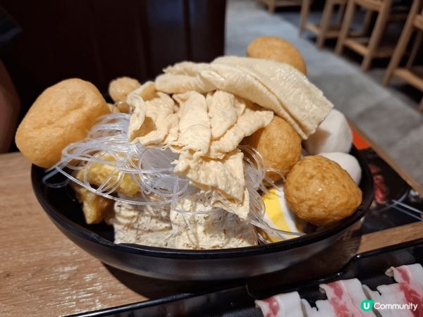 港式美食，打邊爐真係無得輸，午市一小時，雖然趕d，但係都可以...